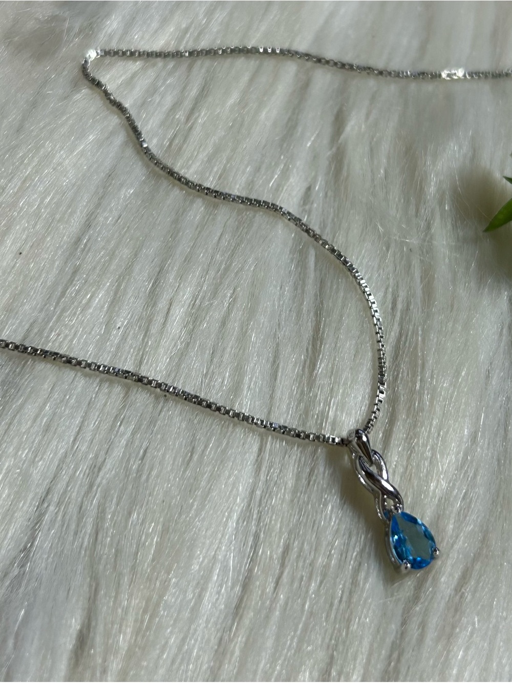 Dainty blue faceted rhinestones silver tone necklace